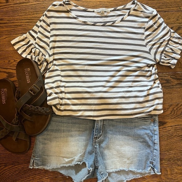 Green Envelope | Grey Striped Top | Size S - Picture 1 of 4